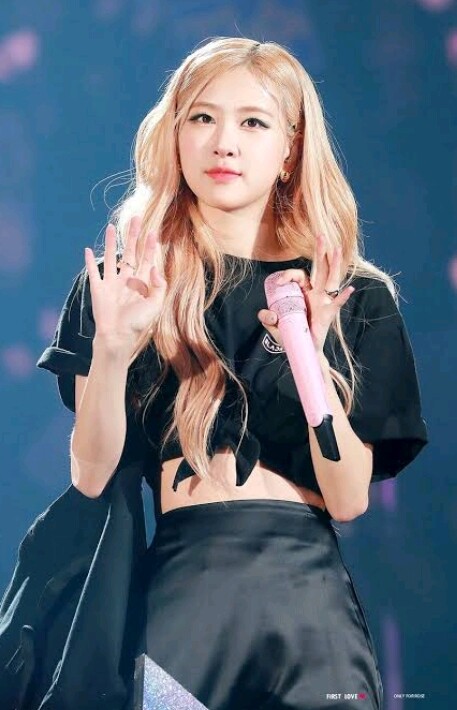 Havvoşum gel aşkmm✨
Soru : Blink misiniz ve binasının ne ??
Ben Blink’im biasım ise (fotoğraftaki gibi) Rosee 🥰😍
Rositamm 😻😽