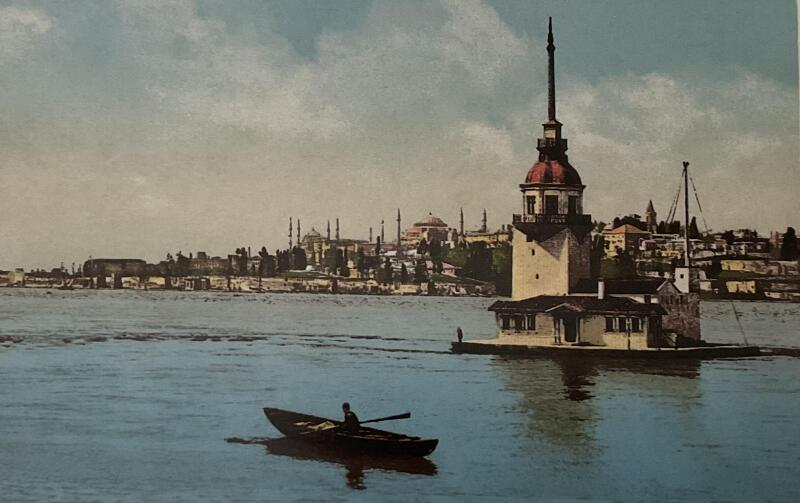 İstanbul’un üç tarihi eserini, bir özelliğini ve göreceli konumuna iki örneğini yazın. (Görselden yardım alabilirsiniz.)