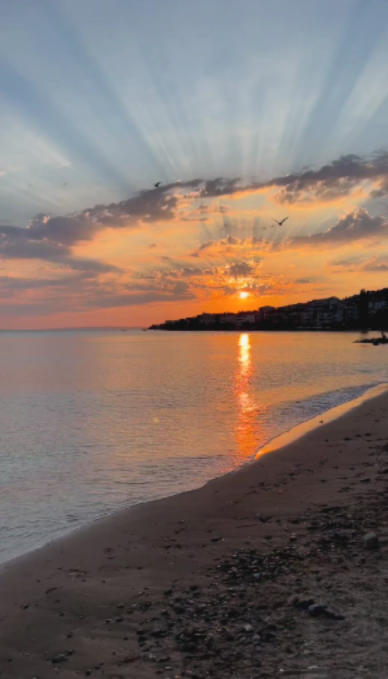 ARKADAŞLAR BEN BİR KERE İTALYA YA GİTMİŞTİM ORADA ÇEKTİM DE  ŞU  DENİZİN GÜZELLİĞİNE BAKIIIIIIIIIIIIIIIIN