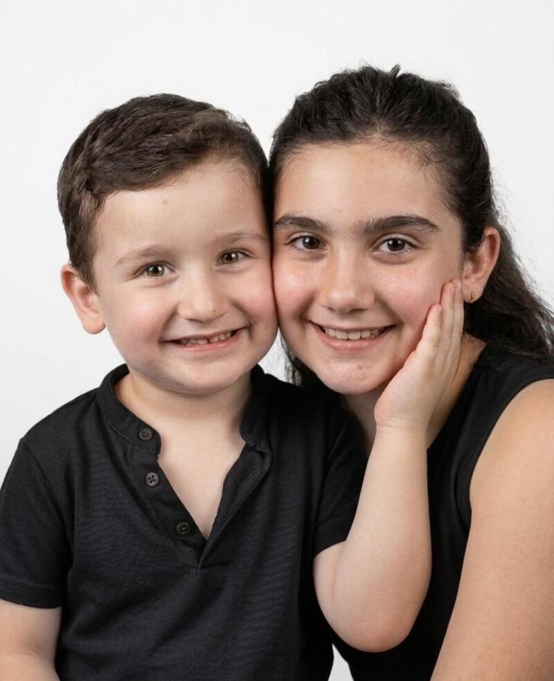 Melis Knk sen istemiyorsan tmm
Zaten annenler istemiyormuş,buna bir şey deme hakkım yok
Knk ama bak,Buda ben. Yanımdaki de 4,5 yaşındaki kuzenim❤️