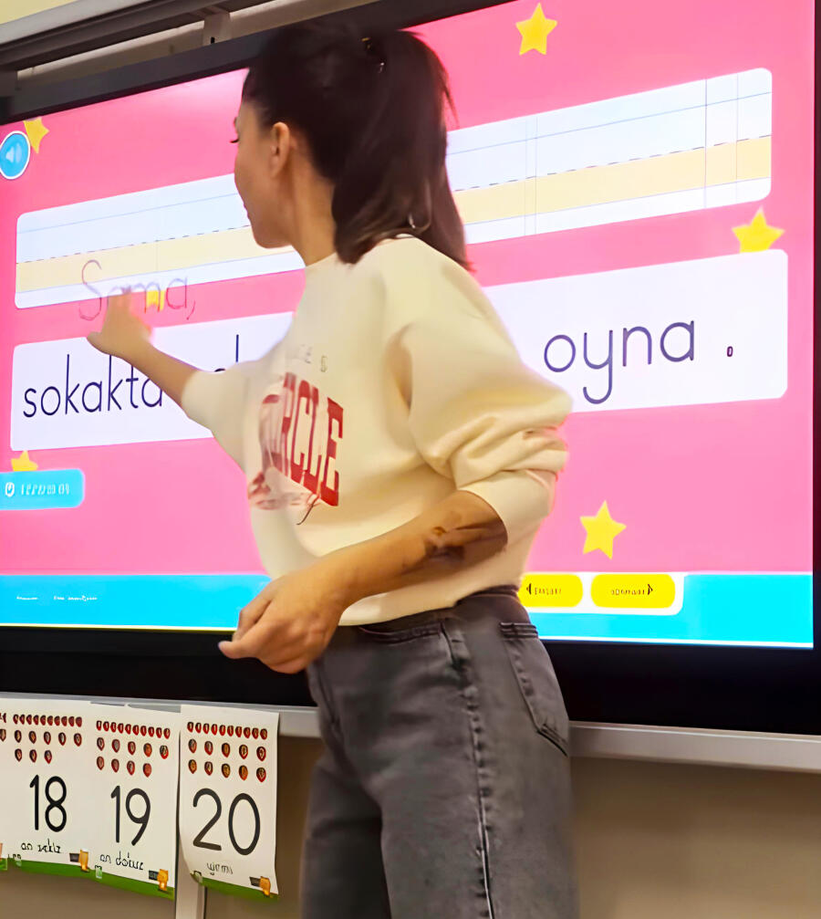 öğretmen akıllı tahta